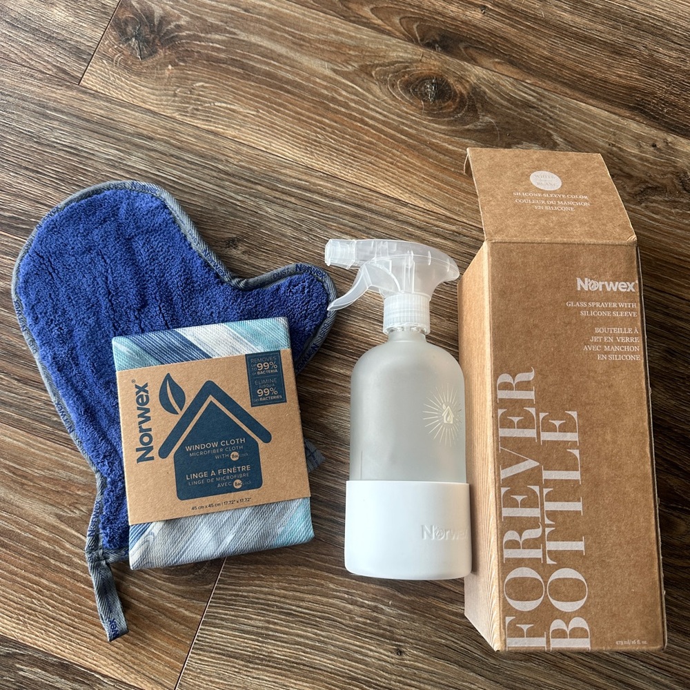 Norwex Blue Window Cloth, Dust Mitt, and Forever Bottle Set